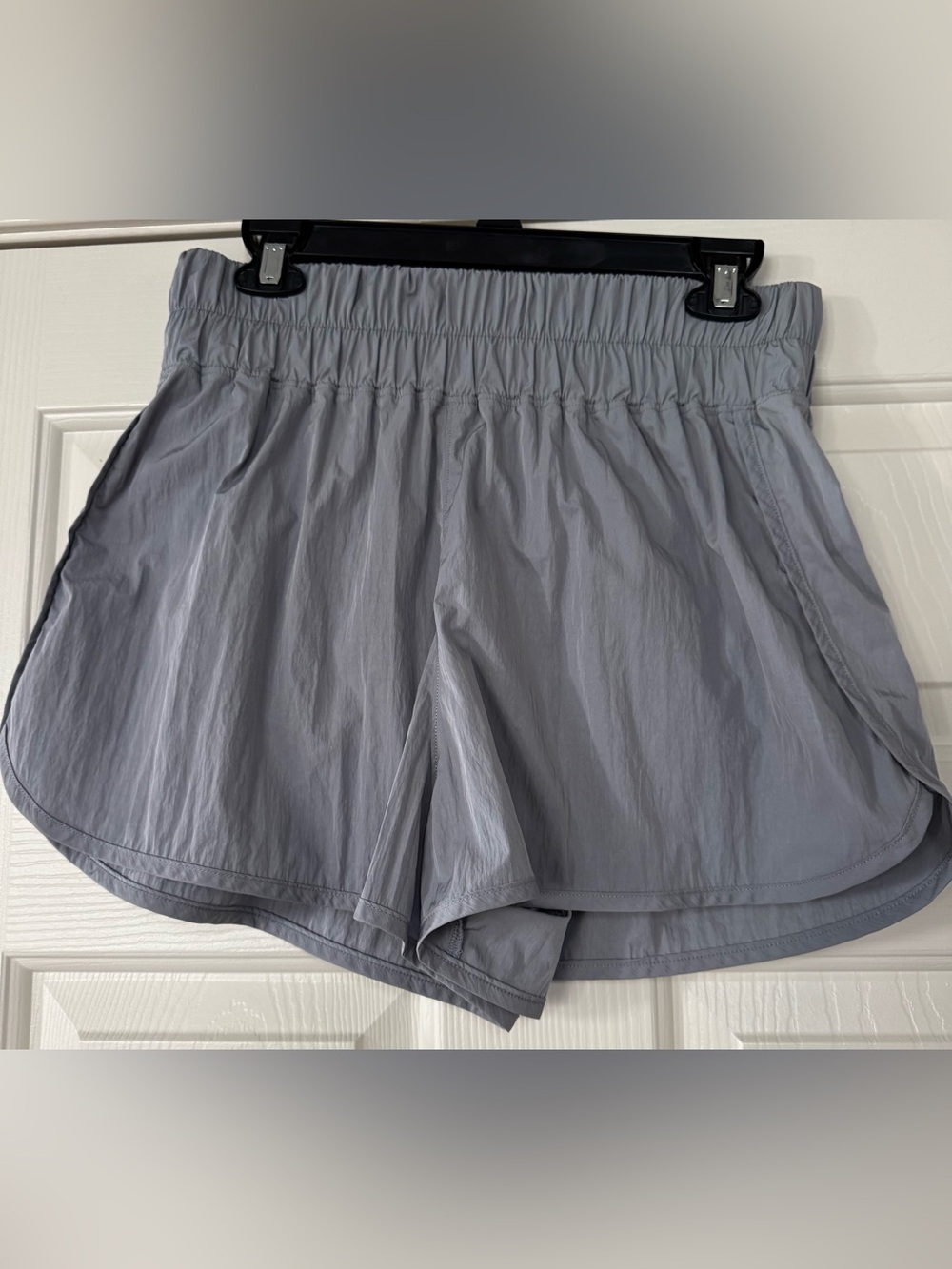 Yogalicious Light Gray Athletic Shorts with Elastic Waist size large